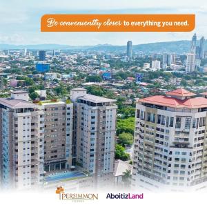 vistas a una ciudad con edificios altos en Cozy235 studio at The Persimmon en Cebu City