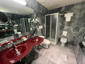 Koupelna v ubytování Hotel La Fenice