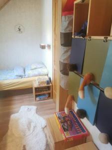 Posteľ alebo postele v izbe v ubytovaní Kaméleon Apartmanház EV töltéssel