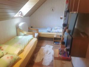 Posteľ alebo postele v izbe v ubytovaní Kaméleon Apartmanház EV töltéssel