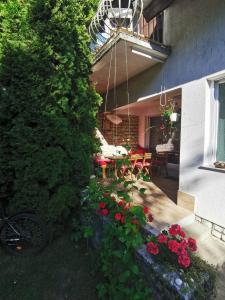 Vonkajšia záhrada v ubytovaní Kaméleon Apartmanház EV töltéssel