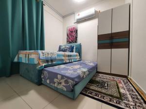 a small bedroom with a bed and a mirror at HOMESTAY EPOH Meru Raya in Ipoh