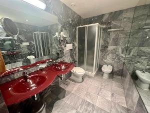 Koupelna v ubytování Hotel La Fenice