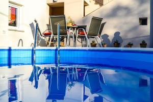 Bazén v ubytování Apartment Paradiz nebo v jeho okolí