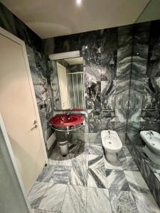 Koupelna v ubytování Hotel La Fenice