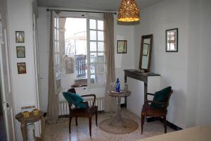 Posedenie v ubytovaní SAUVEURS DE REVES 2 suites indépendantes et un F2 privé dans un hôtel particulier