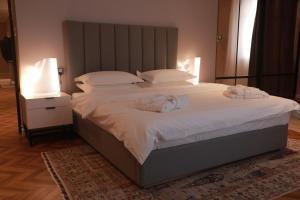A bed or beds in a room at Termez Palace Hotel & Spa