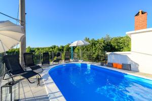 Bazén v ubytování Apartment Paradiz nebo v jeho okolí