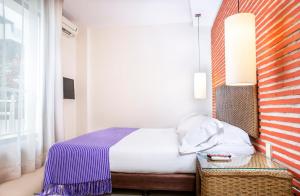Ένα ή περισσότερα κρεβάτια σε δωμάτιο στο Hotel Santorini Resort
