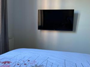 Μια τηλεόραση ή/και κέντρο ψυχαγωγίας στο Studio La Capucine centre ville Honfleur