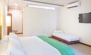 Ένα ή περισσότερα κρεβάτια σε δωμάτιο στο Hotel Santorini Resort
