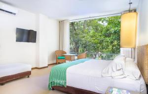 Ένα ή περισσότερα κρεβάτια σε δωμάτιο στο Hotel Santorini Resort
