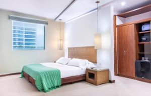 Ένα ή περισσότερα κρεβάτια σε δωμάτιο στο Hotel Santorini Resort