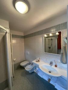 Koupelna v ubytování Hotel Garni Rin Da Rin