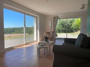 Coin salon dans l'établissement Gîte Les Mimosas - 2 à 4 personnes - Vue imprenable