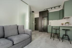 Kuchyňa alebo kuchynka v ubytovaní Urban Apartment Deluxe Kamienica Nova 3 + 8 fotografií