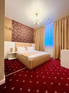 Postel nebo postele na pokoji v ubytování Sergeev Hotel