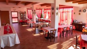 Reštaurácia alebo iné gastronomické zariadenie v ubytovaní Agriturismo Rende