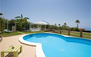 Foto dalla galleria di Amazing Home In Cittadella Del Capo With Private Swimming Pool, Can Be Inside Or Outside a Cittadella del Capo