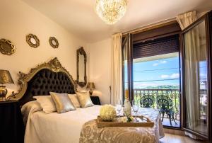 Łóżko lub łóżka w pokoju w obiekcie Casa Victoria garden con Jacuzzi y piscina