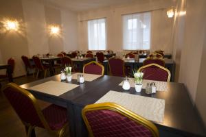 a dining room with tables and chairs in a restaurant at AS Hotel in Göttingen