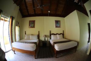Ένα ή περισσότερα κρεβάτια σε δωμάτιο στο Moonrisevillas