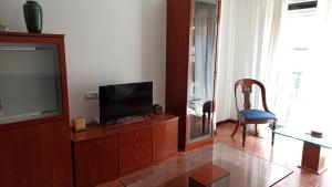 TV a/nebo společenská místnost v ubytování Apartamento en Bueu