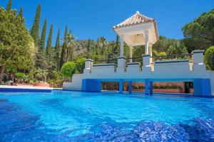 The swimming pool at or close to vituco34