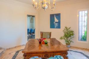 A seating area at vituco34
