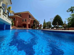 The swimming pool at or close to vituco34