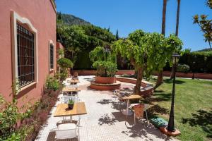 A garden outside vituco34