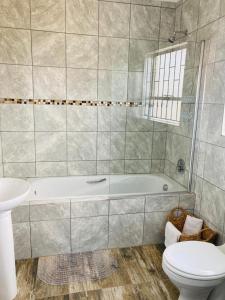 Molas Luxury Accomodation tesisinde bir banyo