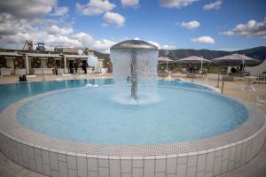 a fountain in the middle of a swimming pool at Tenuta Amalthea in Sessa Aurunca