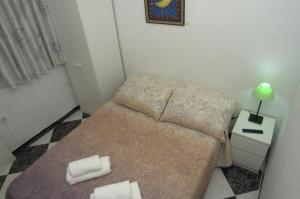 Posteľ alebo postele v izbe v ubytovaní Habitación en el corazón del centro de Malaga