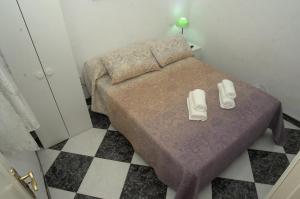 Posteľ alebo postele v izbe v ubytovaní Habitación en el corazón del centro de Malaga