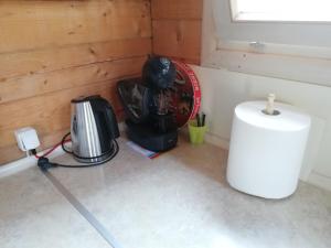 Příslušenství pro přípravu čaje a kávy v ubytování SeaStar Eco Villa