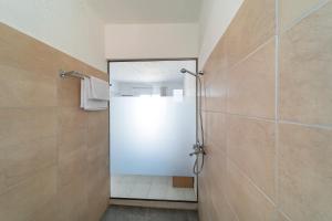 Kúpeľňa v ubytovaní Yiasemi Faliraki Rooms