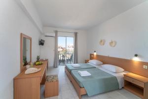 Posteľ alebo postele v izbe v ubytovaní Yiasemi Faliraki Rooms