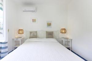 Ένα ή περισσότερα κρεβάτια σε δωμάτιο στο sole chiaro home