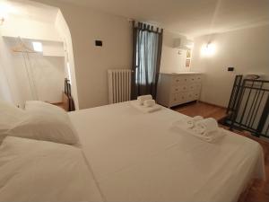 เตียงในห้องที่ Mediterranea casa vacanze