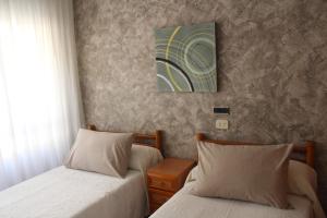 two beds sitting next to each other in a bedroom at Mesón da Pedra in Burela de Cabo