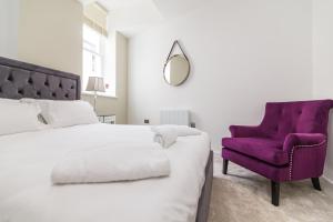 Ένα ή περισσότερα κρεβάτια σε δωμάτιο στο Houndsgate Court ♥ Very Central & Quiet Apartment ♥