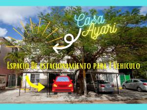 una señal para un estacionamiento con un coche rojo en Casa Ayari - 3 Habitaciones - 2 a 6 personas - WIFI- AC, en Cancún