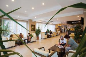 Hosté ubytování Helios Hotel + 33 fotografií
