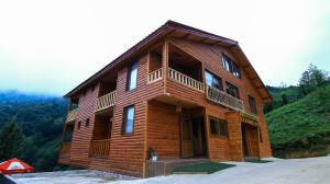 a wooden house on top of a mountain at Tercuman Suit Otel in Ardeşen