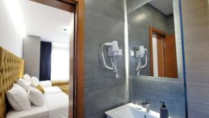 Koupelna v ubytování Lolo Luxury rooms & suites + 37 fotografií