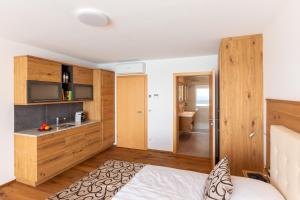 Postel nebo postele na pokoji v ubytování Greim15 --- ganzes Ferienhaus mit Fernsicht, Pool, Wellness