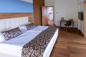 Postel nebo postele na pokoji v ubytování Greim15 --- ganzes Ferienhaus mit Fernsicht, Pool, Wellness