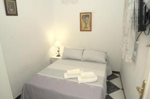 Posteľ alebo postele v izbe v ubytovaní Habitación en el corazón del centro de Malaga