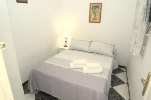 Posteľ alebo postele v izbe v ubytovaní Habitación en el corazón del centro de Malaga